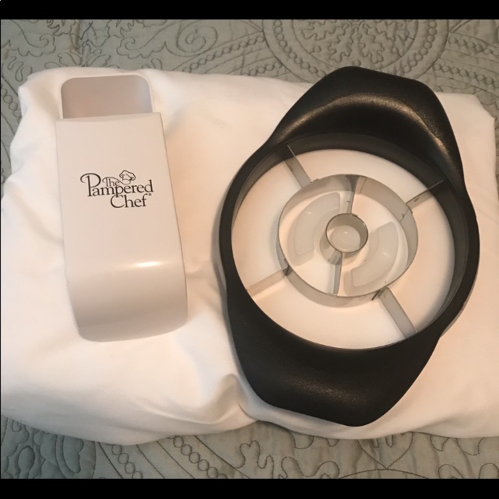 Pampered Chef Measuring Cup and Pineapple Peeler